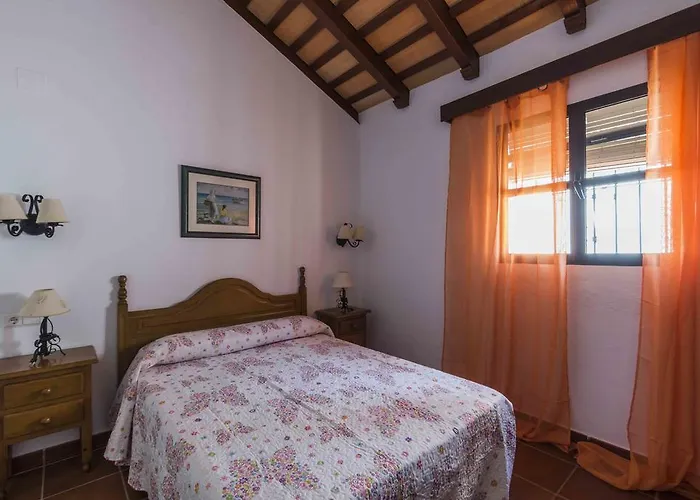 Vivienda Rural Atlantico Sur & Familias カントリーハウス コニル・デ・ラ・フロンテラ